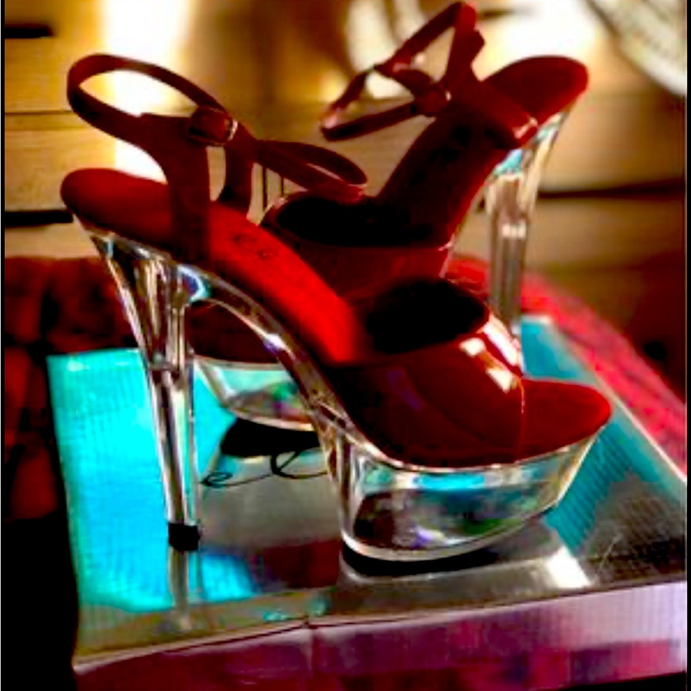 Elle brand Size 9 red heels never worn